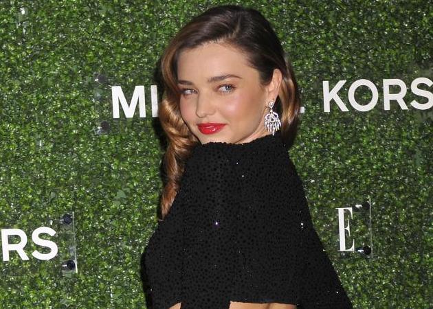 Η Miranda Kerr με ρόλεϊ στο κεφάλι!