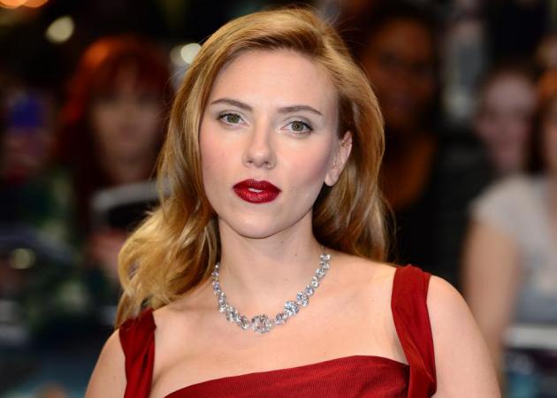 Beauty alert! Η Scarlett Johannson έκοψε τα μαλλιά της!