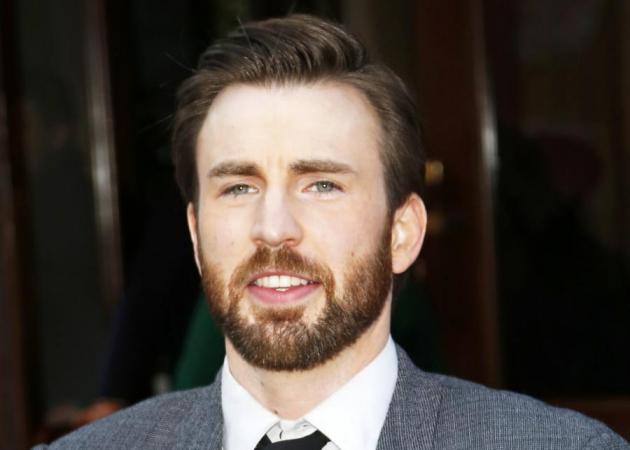 Ο Έλληνας που κούρεψε τον Chris Evans αποκλειστικά στο TLIFE!