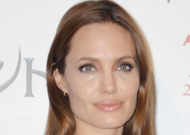 Η Angelina Jolie ξανθιά!