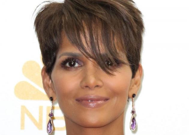 WOW! Η Halle Berry άλλαξε τα μαλλιά της και είναι άλλη!