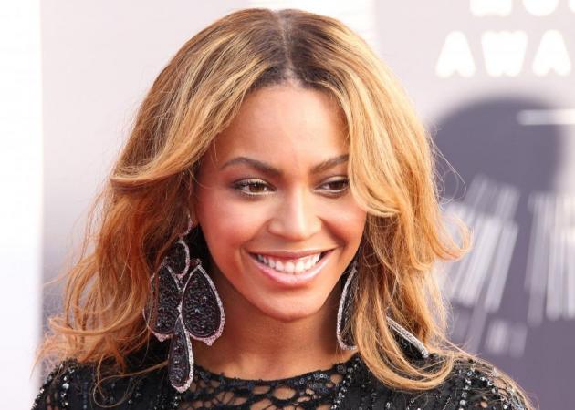 Η Beyonce λανσάρει βερνίκια σε μορφή stickers!