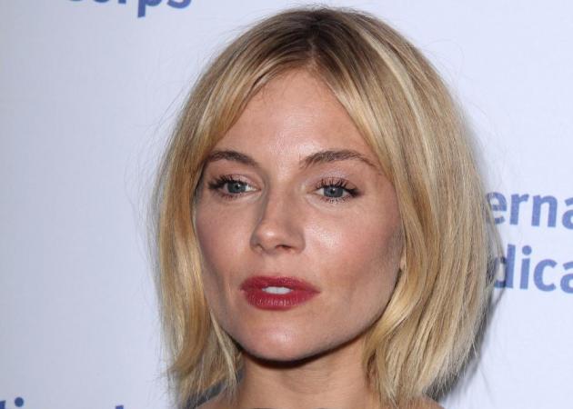 Για δες! Η Sienna Miller έκανε ένα φανταστικό χτένισμα στο καρέ της!