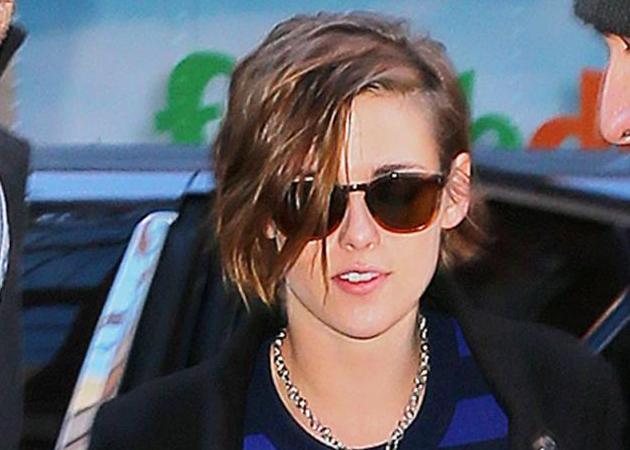 Αυτή η photo της Kristen Stewart θα σε κάνει να θες να βάλεις μπλε σκιά!