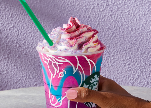 Τα Starbucks έβγαλαν Unicorn Frappuccino και ο beauty κόσμος έχει χάσει το μυαλό του