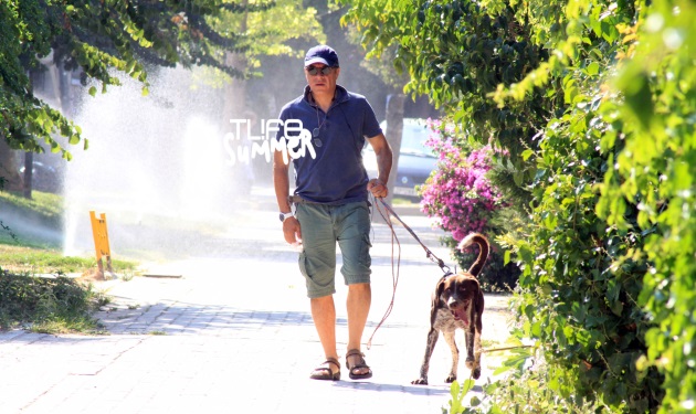 Σταύρος Θεοδωράκης: Βόλτα με το σκύλο του! Φωτογραφίες