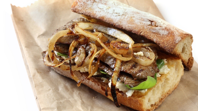 Steak Sandwich από τον Άκη Πετρετζίκη