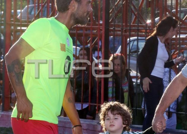 Στέλιος Χανταμπάκης: Στο γήπεδο με τον γιο του, για καλό σκοπό! [pics]
