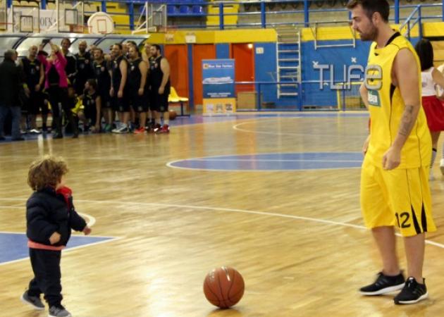 Στέλιος Χανταμπάκης: Σε αγώνα μπάσκετ μαζί με τον γιο του!