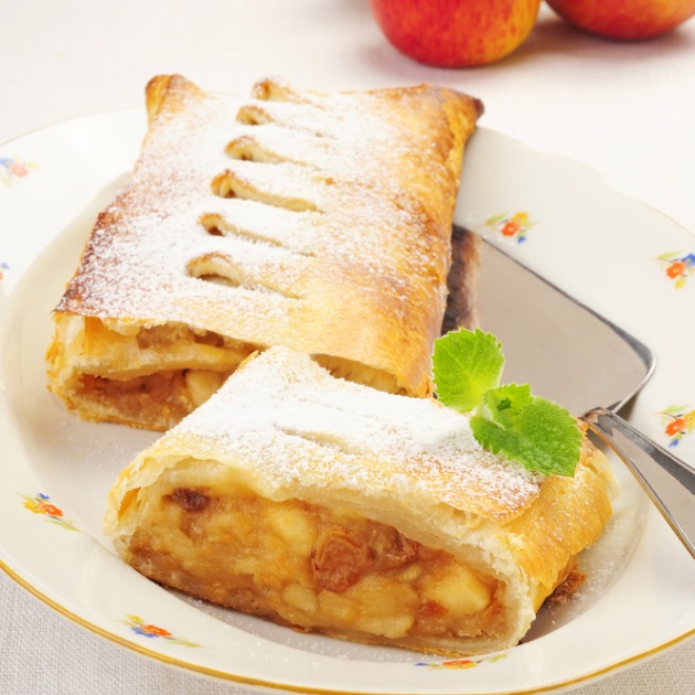 Strudel με μήλο και Μακεδονικό Χαλβά