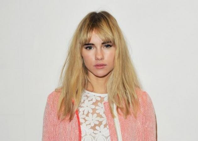 O Tommy Hilfiger έντυσε τη Suki Waterhouse με τη συλλογή Hilfiger Collection!