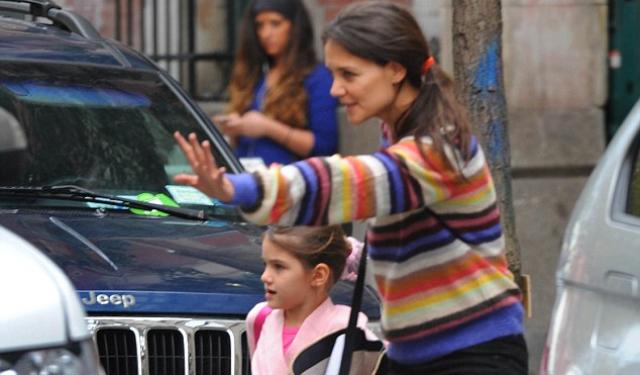 Με άψογο στιλ η Suri και η Katie Holmes φεύγουν από το μάθημα μπαλέτου!