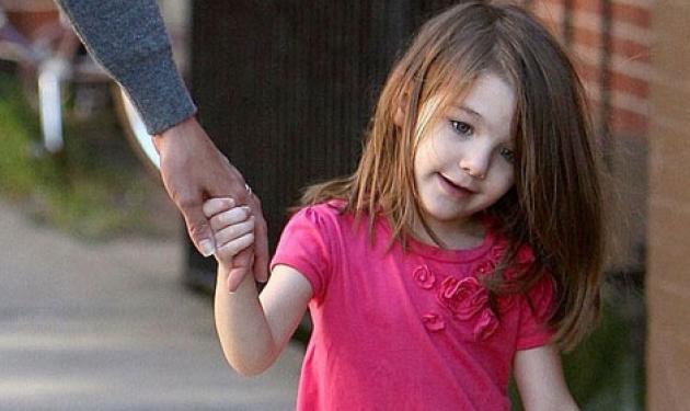 Η 5χρονη κόρη του Tom Cruise και η 100.000 ευρώ συλλογή παπουτσιών της!