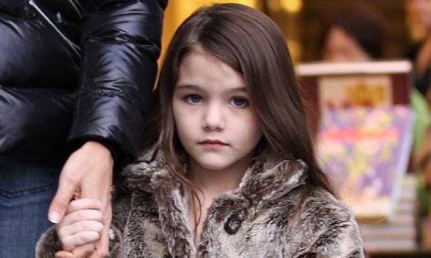 H μικρή Suri Cruise δημιουργεί τις τάσεις της μόδας… για 4χρονα κοριτσάκια