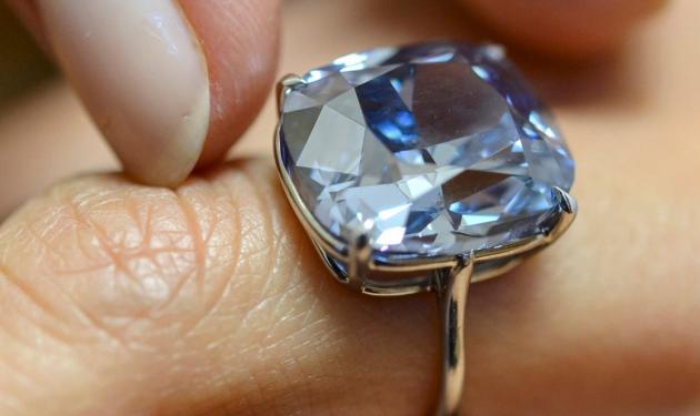 Πατέρας, αγόρασε στην κόρη του δυο διαμάντια αξίας… 77 εκατομμυρίων