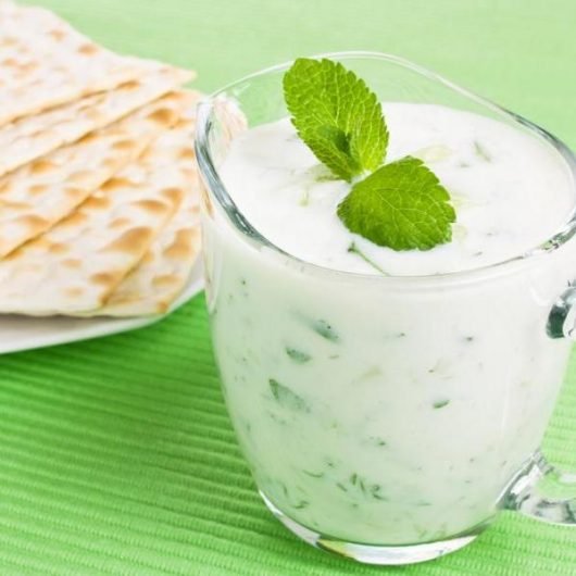 Dip γιαούρτι με λεμόνι και δυόσμο | tlife.gr Dip γιαούρτι με λεμόνι και δυόσμο | tlife.gr