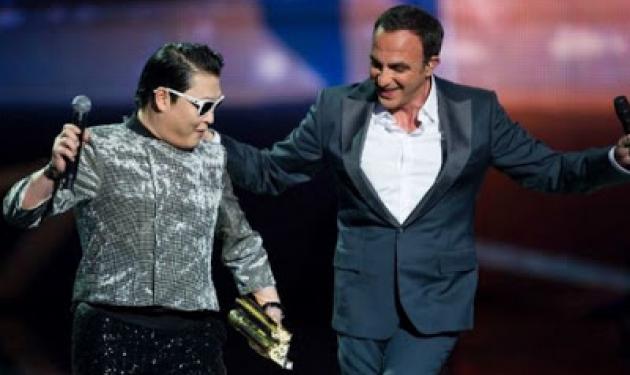 Ο Ν. Αλιάγας ανάγκασε τον κύριο Gangnam Style να χορέψει συρτάκι!