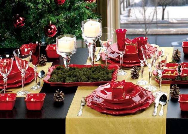 Χριστουγεννιάτικο τραπέζι: Βήμα-βήμα πώς να το στρώσεις!