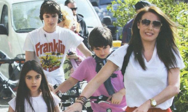 Ν. Ευαγγελάτος – Τ. Στεφανίδου: Οικογενειακή βόλτα με τα ποδήλατα! Δες φωτογραφίες