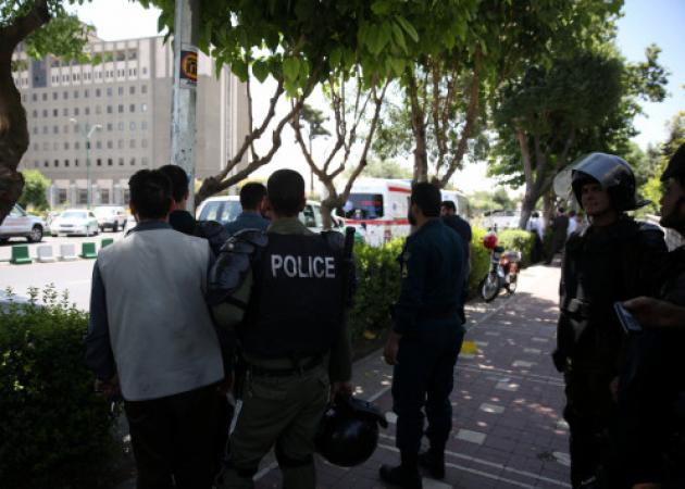 Επίθεση με οξύ στην Τεχεράνη! Δεύτερη μέρα τρόμου στο Ιράν