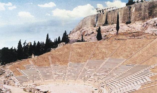 61χρονος επέσε στο κενό στο αρχαίο θέατρο Διονύσου στην Ακρόπολη