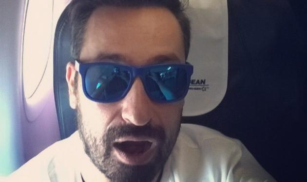 Θέμης Γεωργαντάς: Βγάζει selfie μέσα από το αεροπλάνο!