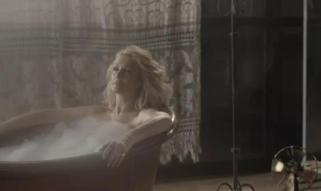 Ν. Θεοδωρίδου: Γυμνή στη μπανιέρα για το νέο της video clip! Video και φωτογραφίες