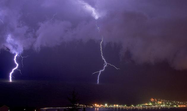 Ισχυρές καταιγίδες όλο το Σαββατοκύριακο
