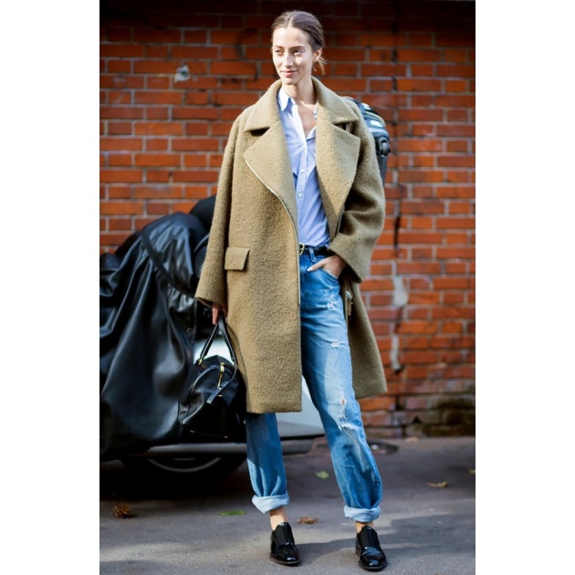 Συνδύασε το μακρύ παλτό με το boyfriend jeans σου!