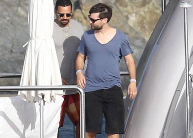 Tobey Maguire: Ο πρωταγωνιστής του “Spiderman” στη Μύκονο! Βίντεο