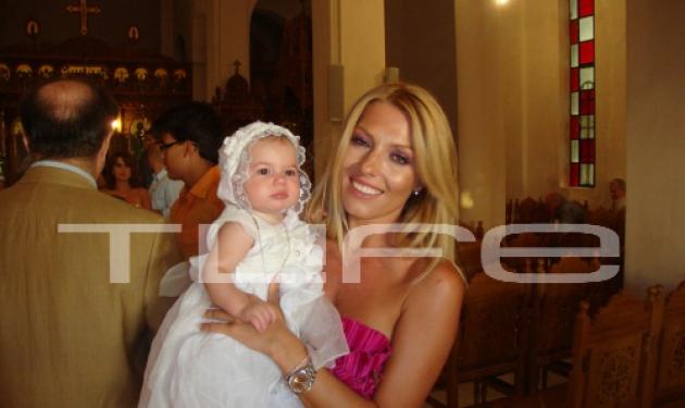 Η Ε. Τόλη βάφτισε την κόρη της! Το TLife ήταν εκεί.