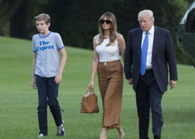 Με τα… πεθερικά στο Λευκό Οίκο! Μετακόμισαν Μελάνια και Μπάρον Τραμπ [pics, vid]