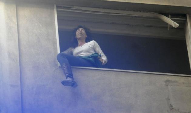 Η στιγμή της διάσωσης εγκλωβισμένης γυναίκας – Τραγωδία στην Αργεντινή, έκρηξη σε πολυκατοικία με 12 νεκρούς