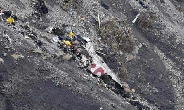 Νέα στοιχεία για την αεροπορική τραγωδία – Ο ένας πιλότος είχε κλειδωθεί έξω από το πιλοτήριο