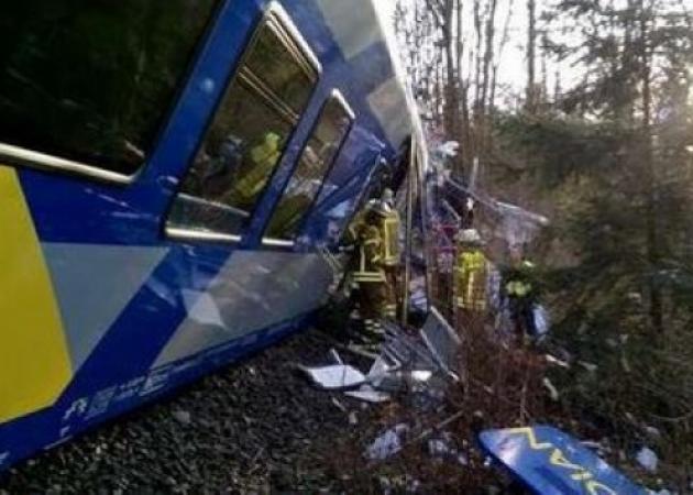 Συγκρούστηκαν τρένα στη Γερμανία – Δυο νεκρούς και 150 τραυματίες δίνουν οι πρώτες πληροφορίες