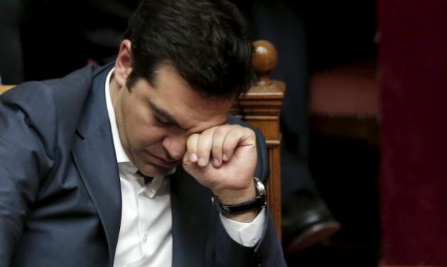 Αλέξης Τσίπρας: Ο φωτογραφικός φακός αποτύπωσε στη Βουλή την κούρασή του