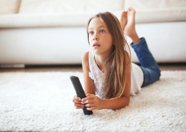 Διακοπές και τηλεόραση: Πόση πρέπει να βλέπουν τα παιδιά;