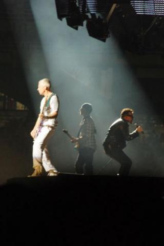 3 | Oι U2 ξεσηκώνουν το κοινό!