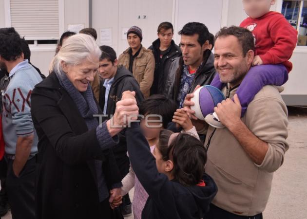 Vanessa Redgrave: Στην Ελλάδα για τους πρόσφυγες! Με ποια ηθοποιό συναντήθηκε;