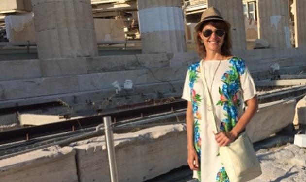 Nia Vardalos: Ήρθε για διακοπές στην Ελλάδα και δεν σταματά να προωθεί… τον τουρισμό!