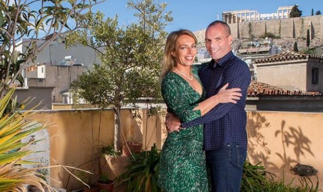 Γιάνης Βαρουφάκης – Δανάη Στράτου: Σε “δανεικό” μπαλκόνι η φωτογράφιση για το Paris Match!