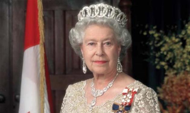 Γιατί κινδυνεύει να χάσει το στέμμα της η βασίλισσα Ελισάβετ;