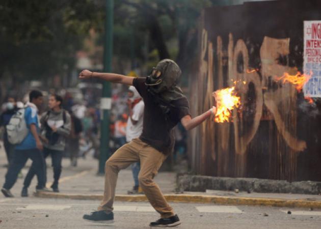Τρόμος δίχως τέλος στη Βενεζουέλα! Έντεκα οι νεκροί! Εικόνες “πολέμου”