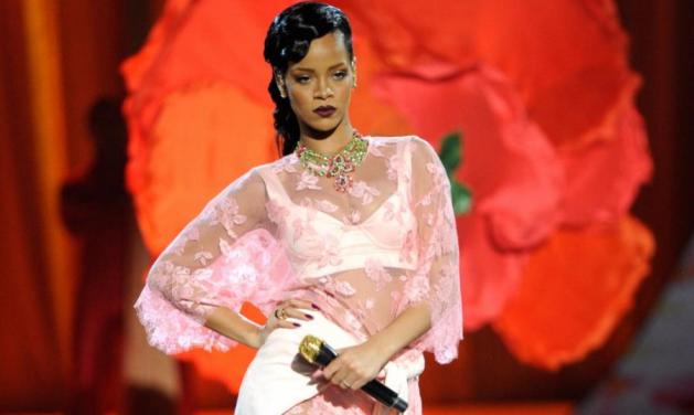 Rihanna VS Taylor Swift: Ποια ήταν πιο καυτή στο Victoria’s Secret Fashion Show;