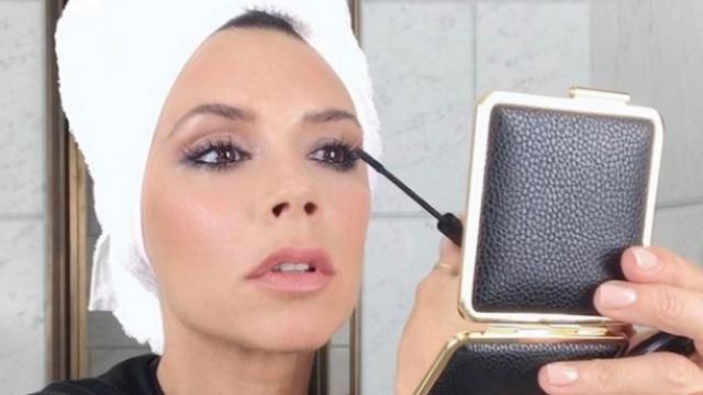 Η Victoria Beckham μας δείχνει πώς κάνει το μακιγιάζ της!