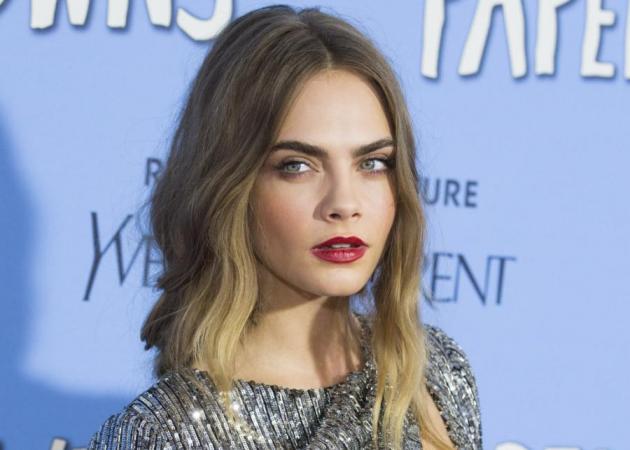 Beauty alert! Η Cara Delevingne έχει ροζ μαλλιά!