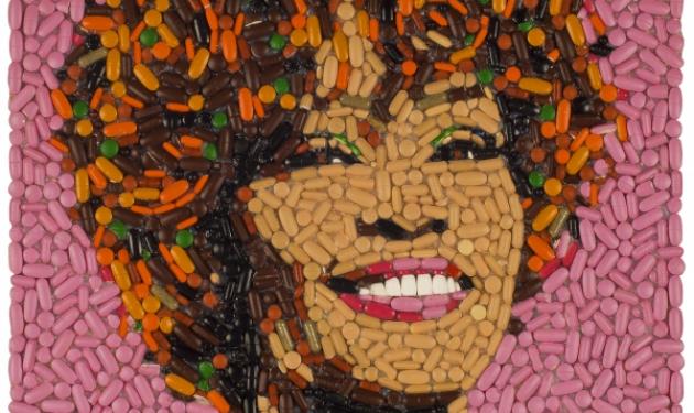 Έφτιαξαν πορτραίτο της Whitney Houston από χάπια!