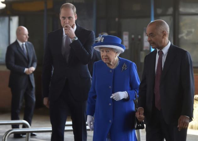 Πήρε η μπάλα και την Ελισάβετ! Η παρέμβαση του πρίγκιπα Γουίλιαμ [pics, vids]