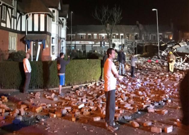 Σφοδρή έκρηξη στο Μέρσεϊσαϊντ! Κατέρρευσαν κτίρια, δύο σοβαρά τραυματισμένοι! Συγκλονιστικές εικόνες