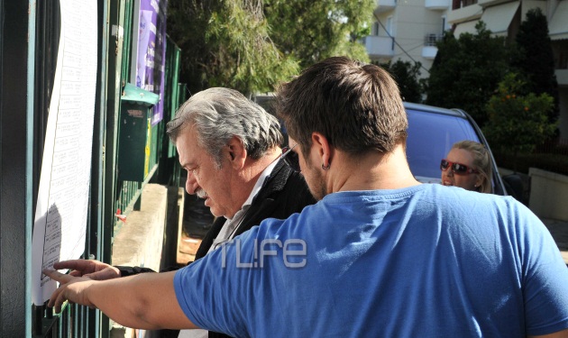 Ο υποψήφιος Τάσος Χαλκιάς συνόδευσε τον γιο του στο εκλογικό κέντρο! Φωτογραφίες